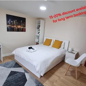 Lovely Studio-flat With Free Parking, Free Wifi. Leeds (West Yorkshire)